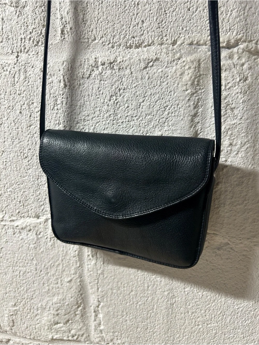 Vintage Tula Classic Small Black Leather Crossbody Shoulder Bag c1990s, EUC